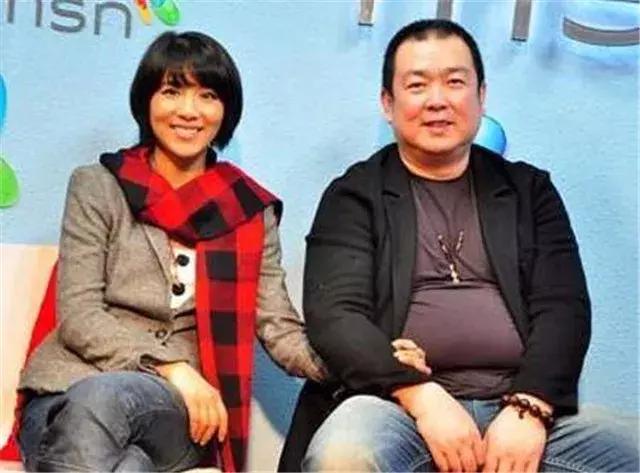 这里提一下刘江的妻子王彤,也就是电视剧版《咱们结婚吧》中杨桃的