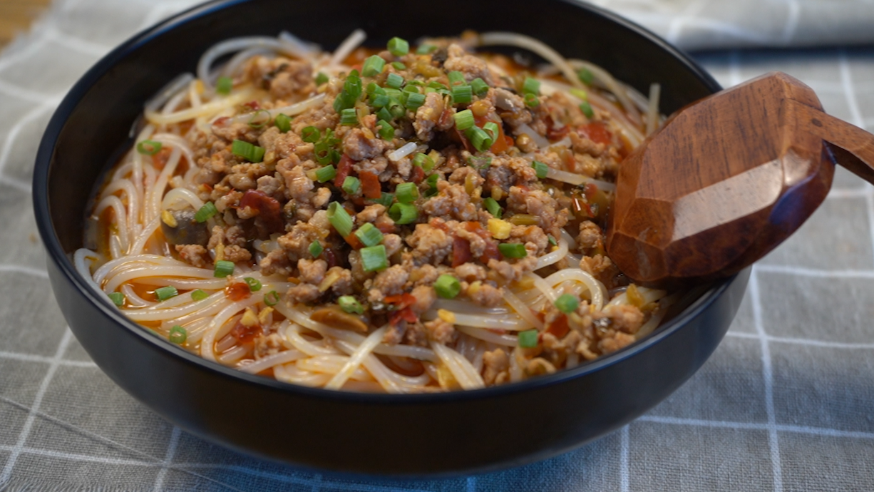 炒肉末米线