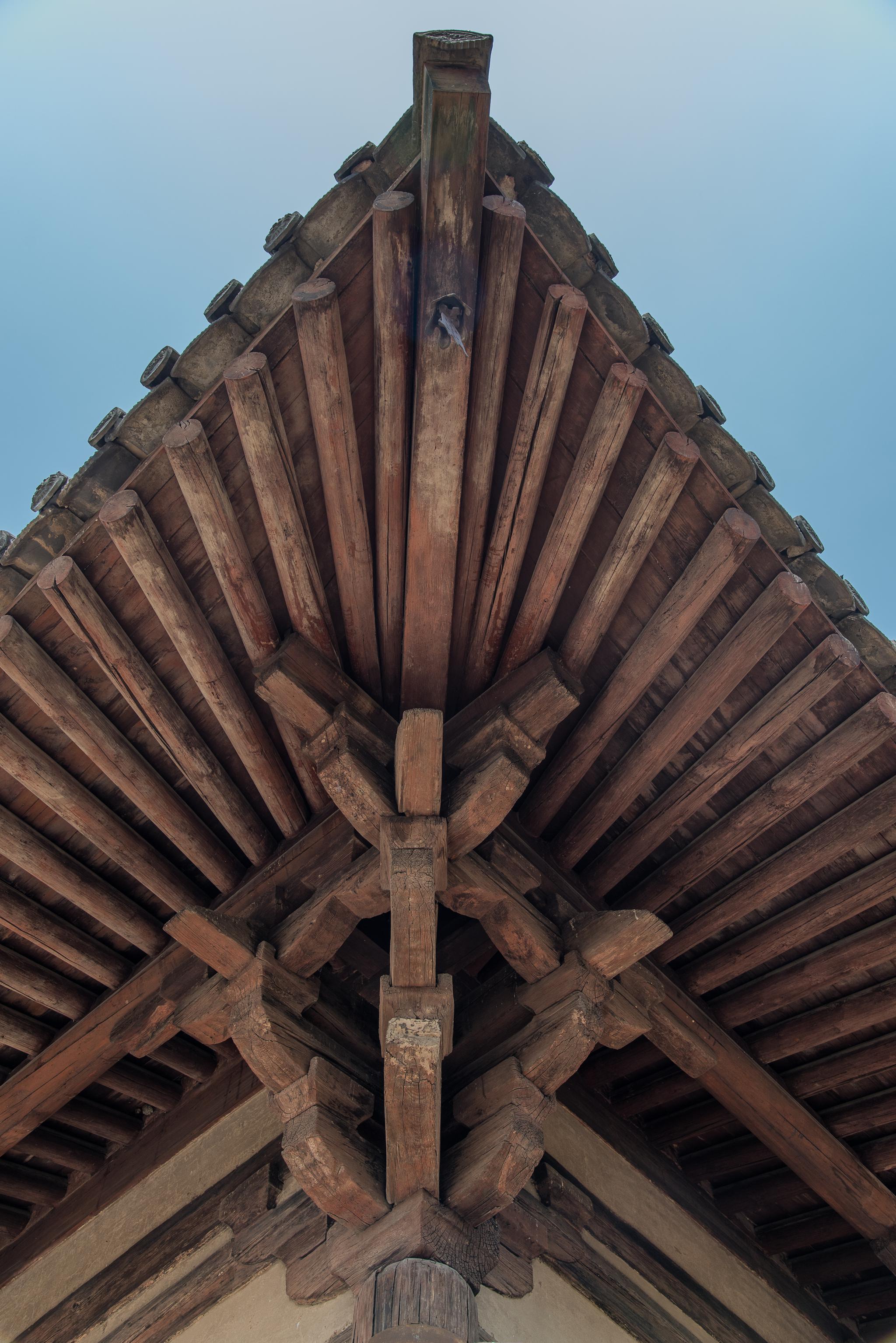 如何避免古建筑修缮踩坑？栖凤楼百年修复术省60万成本