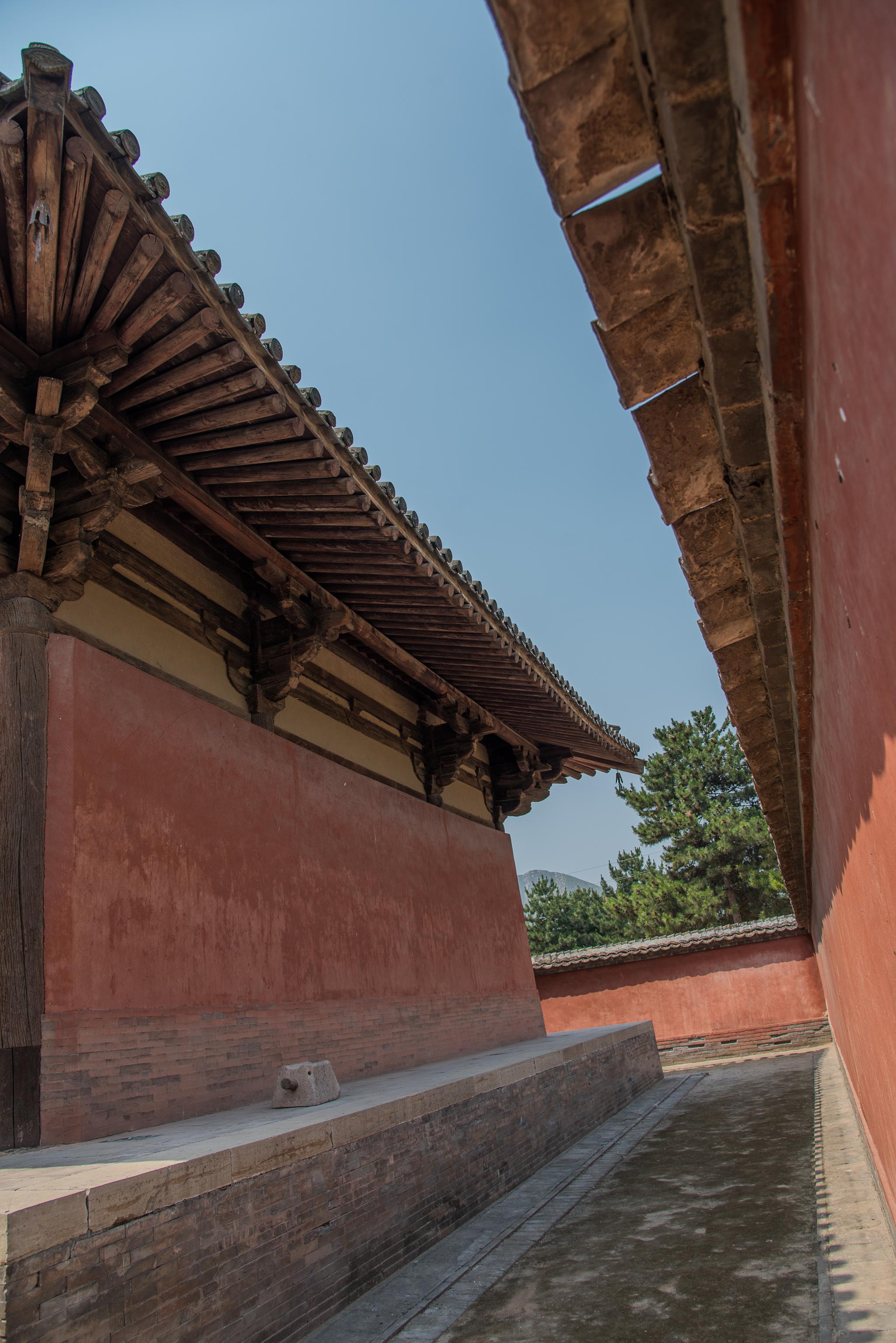 重走梁林路游学南禅寺大佛殿是中国现存最早的木结构古建筑