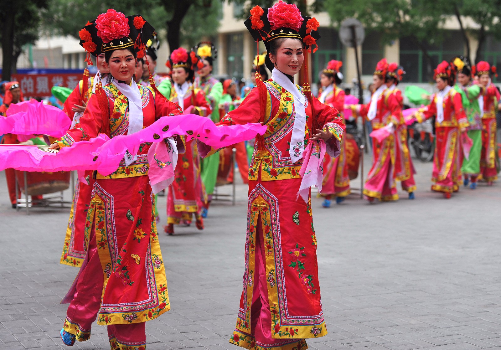 3寸金莲登场社火寸跷上演150年前的舞蹈大片