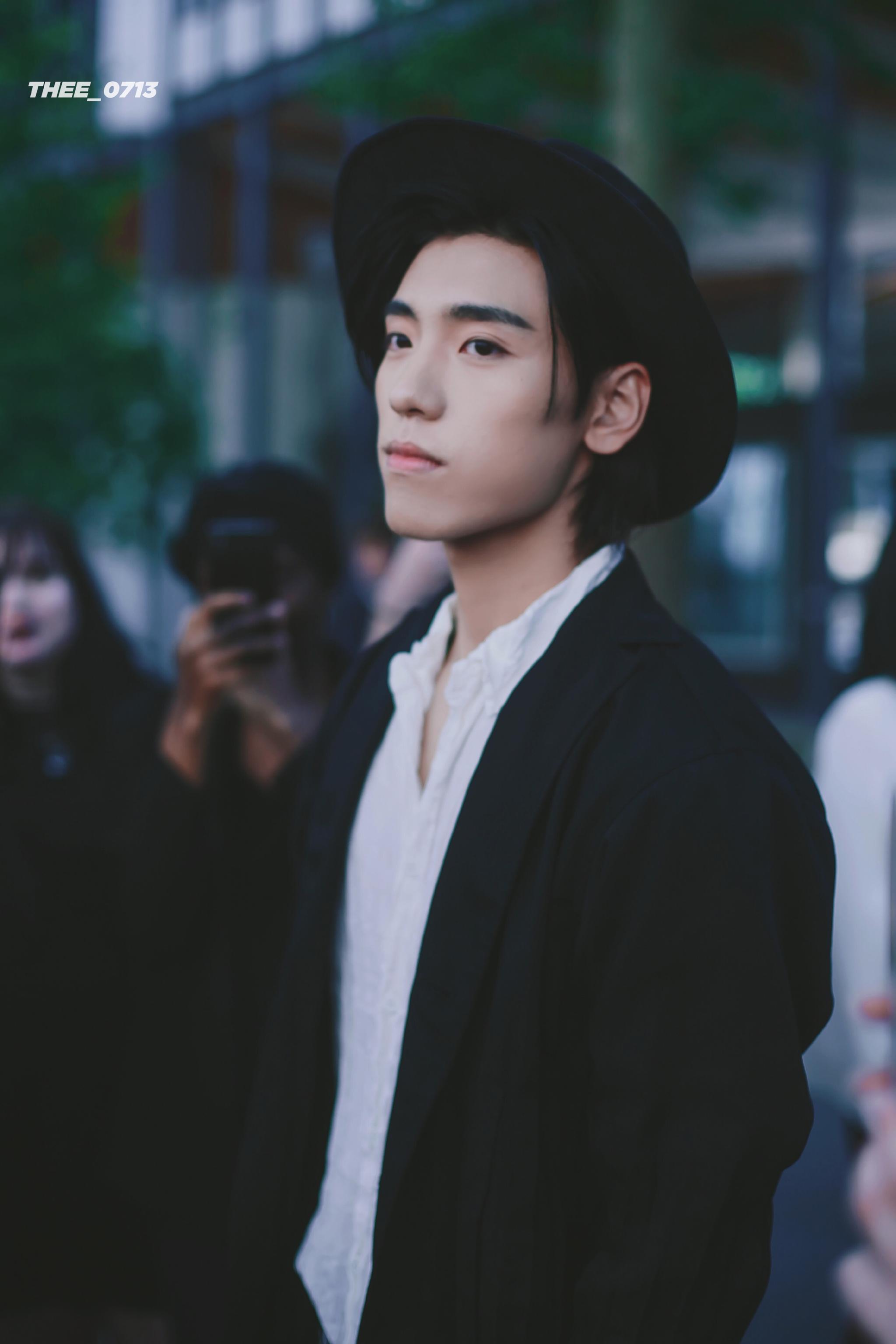 子异经常以不同的造型出现在观众视线,或是超酷脏辫_新浪看点