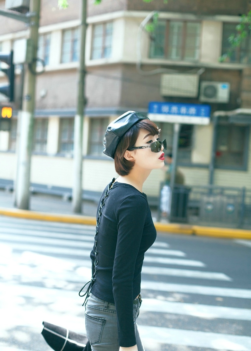 纯白蕾丝睡衣红唇短发美女娇艳写真集 @微相册 @微博摄影