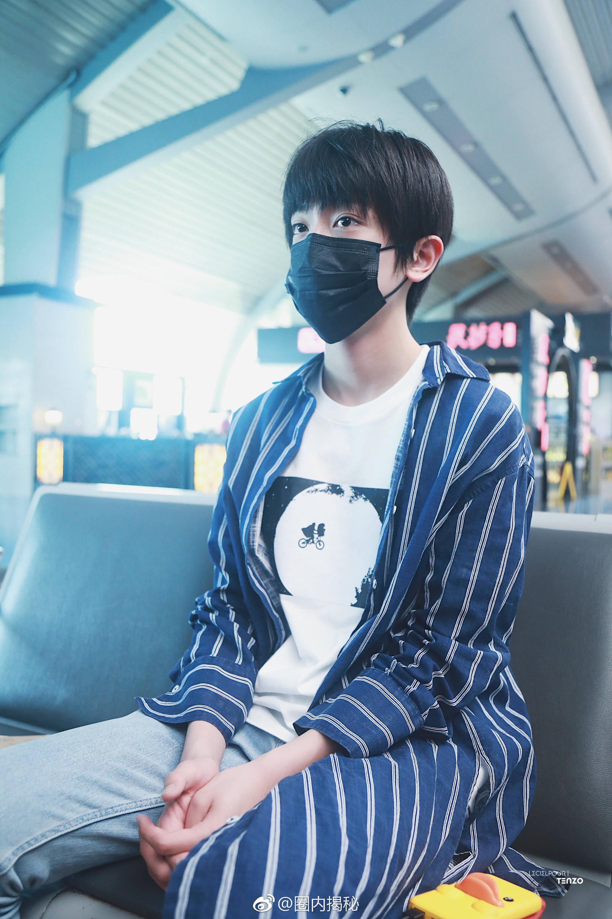 李天泽 机场 刚才李天泽发微博表示在柜台已经办了值机