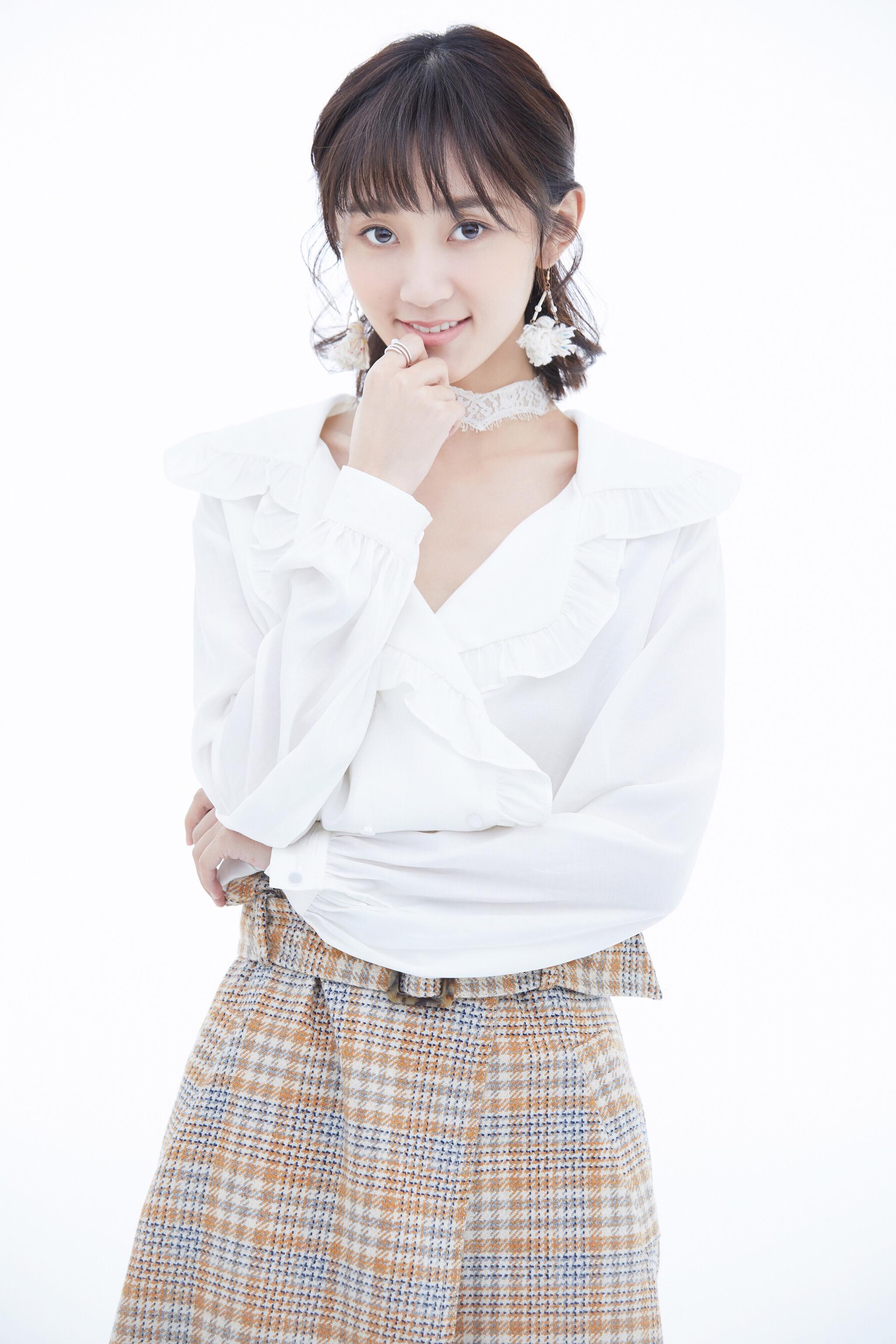 新生代演员 初夏写真,淡雅的妆容和齐肩的短发,少女气息扑面而来