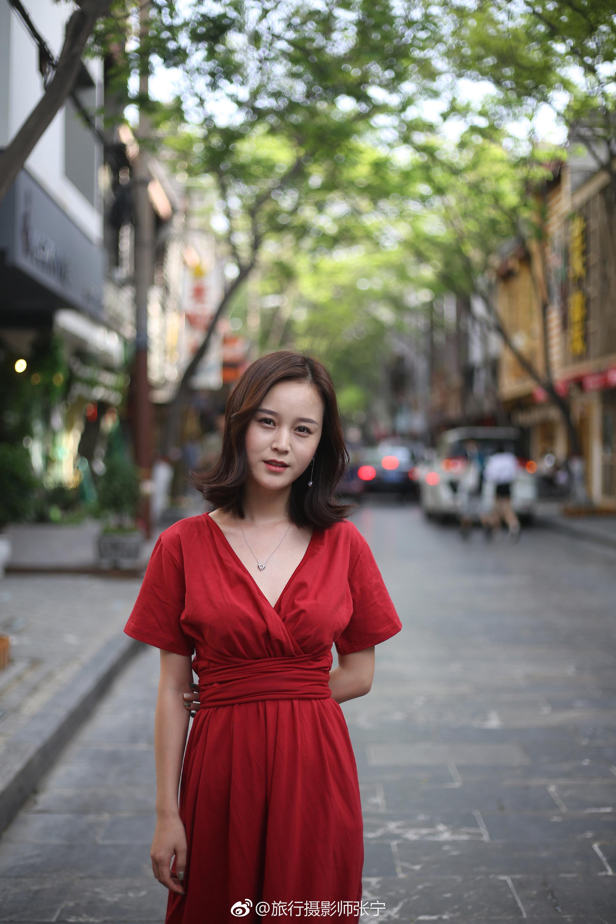 在粉巷偶遇的西安妹子.