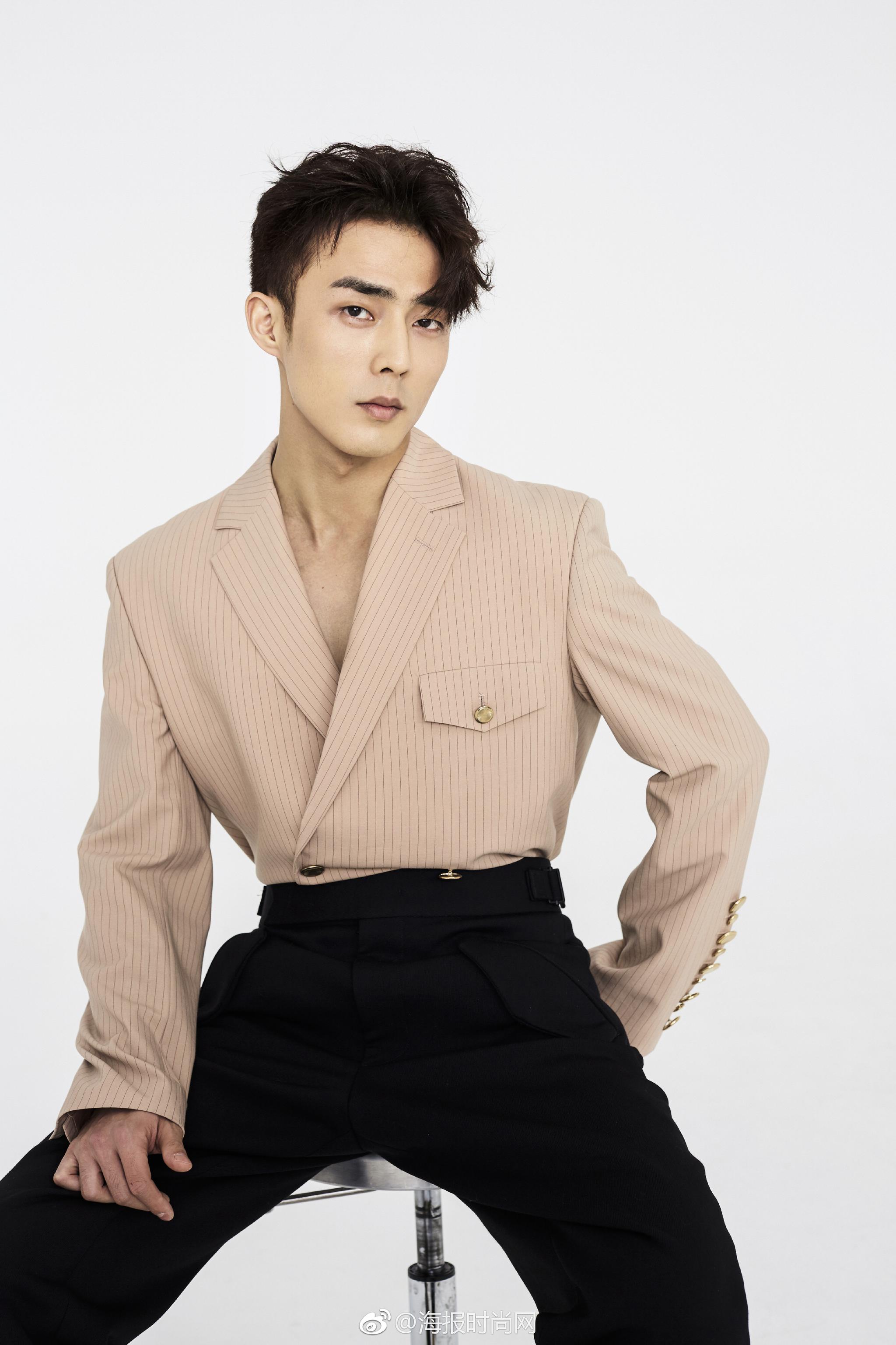 《甜蜜暴击》里的暖萌学弟孙澔@裴子添_ 变身"行走的衣架"轻松驾驭