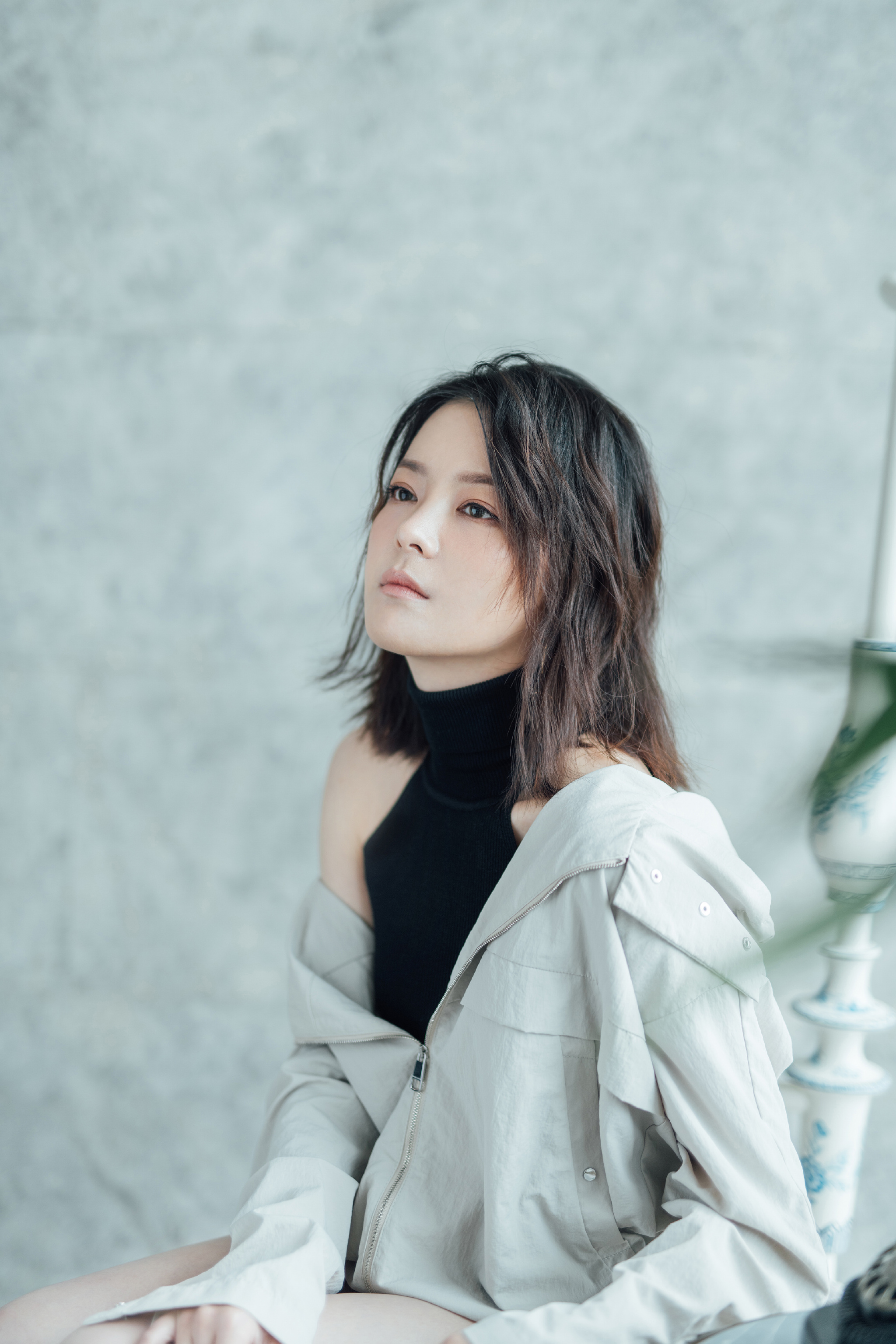 作为中"亦正亦邪"的@王玥兮r ,一袭时尚装扮出席