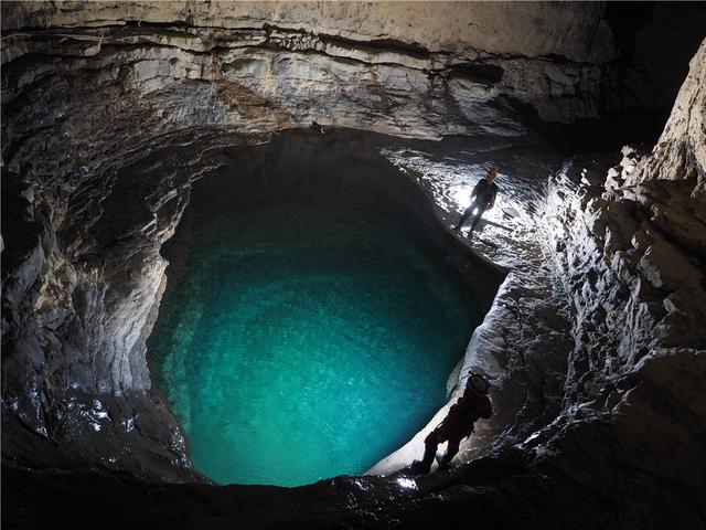 贵州有一个世界最大的天青石洞穴,这是我见过最美的地下世界!