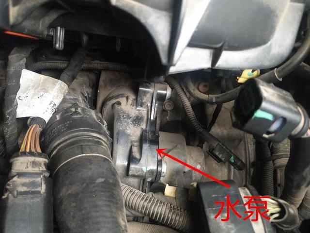 奥迪q5第三代ea888发动机更换水泵外加"挖煤"作业-新浪汽车