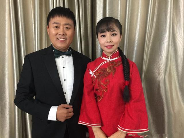 40岁刘大成全家近照,娇妻是经纪人,如今在北京买房