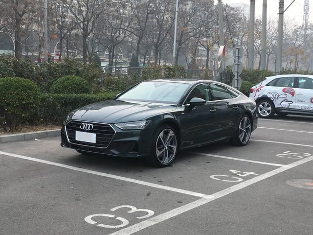 奥迪新一代a7实车到店,这下奔驰和宝马蒙了,这颜值太高