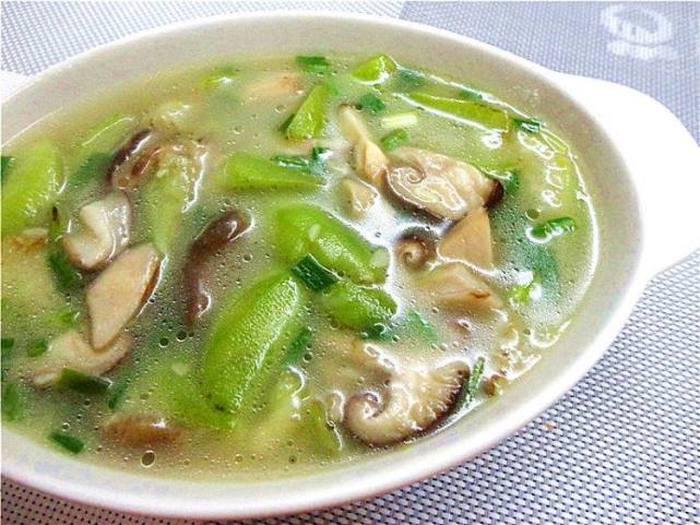 媳妇天天做这汤,我很不解,结果她皮肤水灵,连我的糙皮都变嫩了