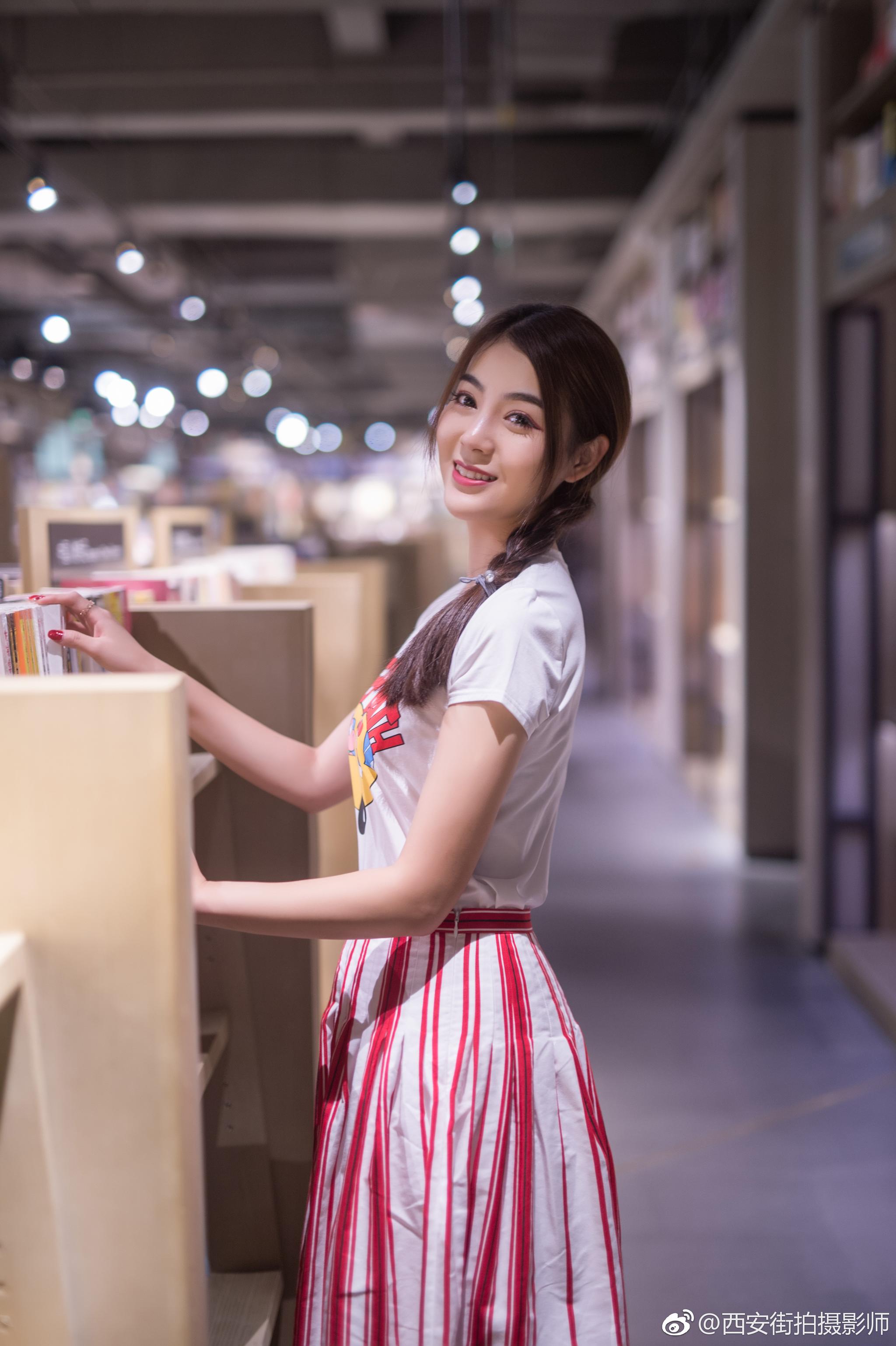 一组超级萌妹子写真.摄影我出镜 地点老钢厂&曲江书城