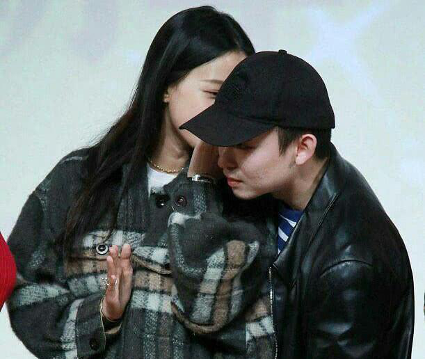 孙怡带着本人的孩子董大福,另外又有一个正在