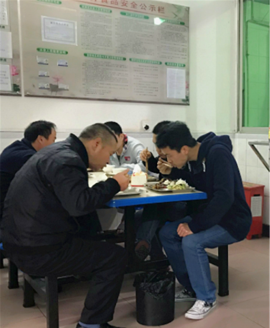 实拍国企车间的员工食堂看看他们都吃啥网友很丰富