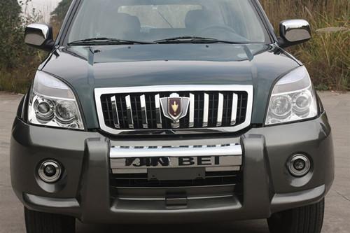 自媒体 正文 从外观上看,金杯霸道采用了直瀑式进气格栅,多条粗大的