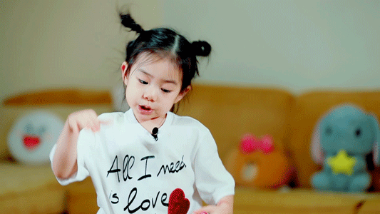 比心心 突然很期待lucky的综艺秀