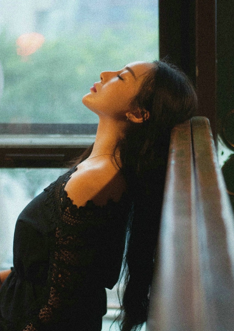 气质美女惆怅眼神忧郁怜悯养眼写真集 67676767 @微相册