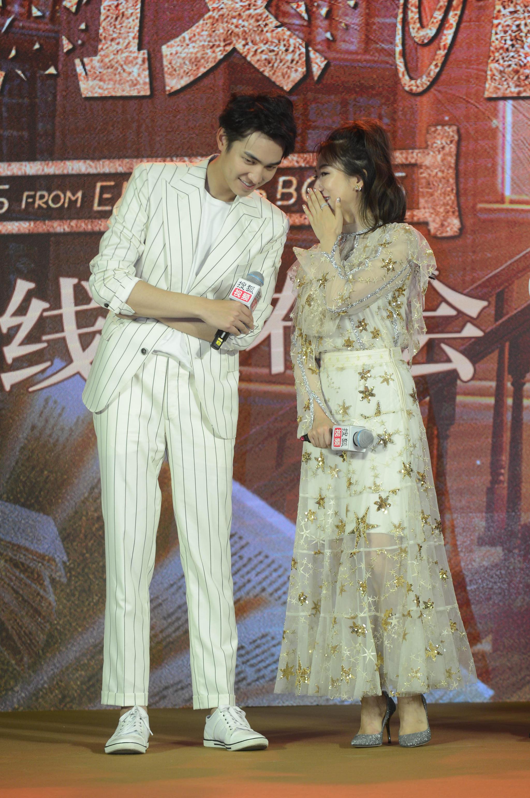 《炮灰攻略》群星上演花式下腰抱 余玥自称"人生赢家"