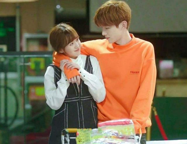 白敬亭的荧幕初吻不是给了倪妮而是给她网友那她能踩你aj