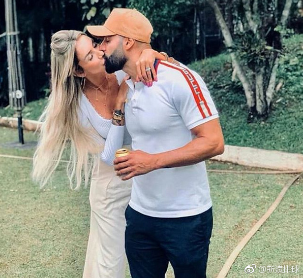 巴西名将塔伊萨和男友订婚,恭喜