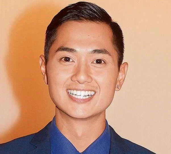 《心花放》中饰演了郭可盈角色的弟弟纪聪明一角,之后又在《胭脂水粉