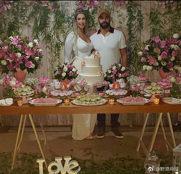 巴西名将塔伊萨和男友订婚,恭喜