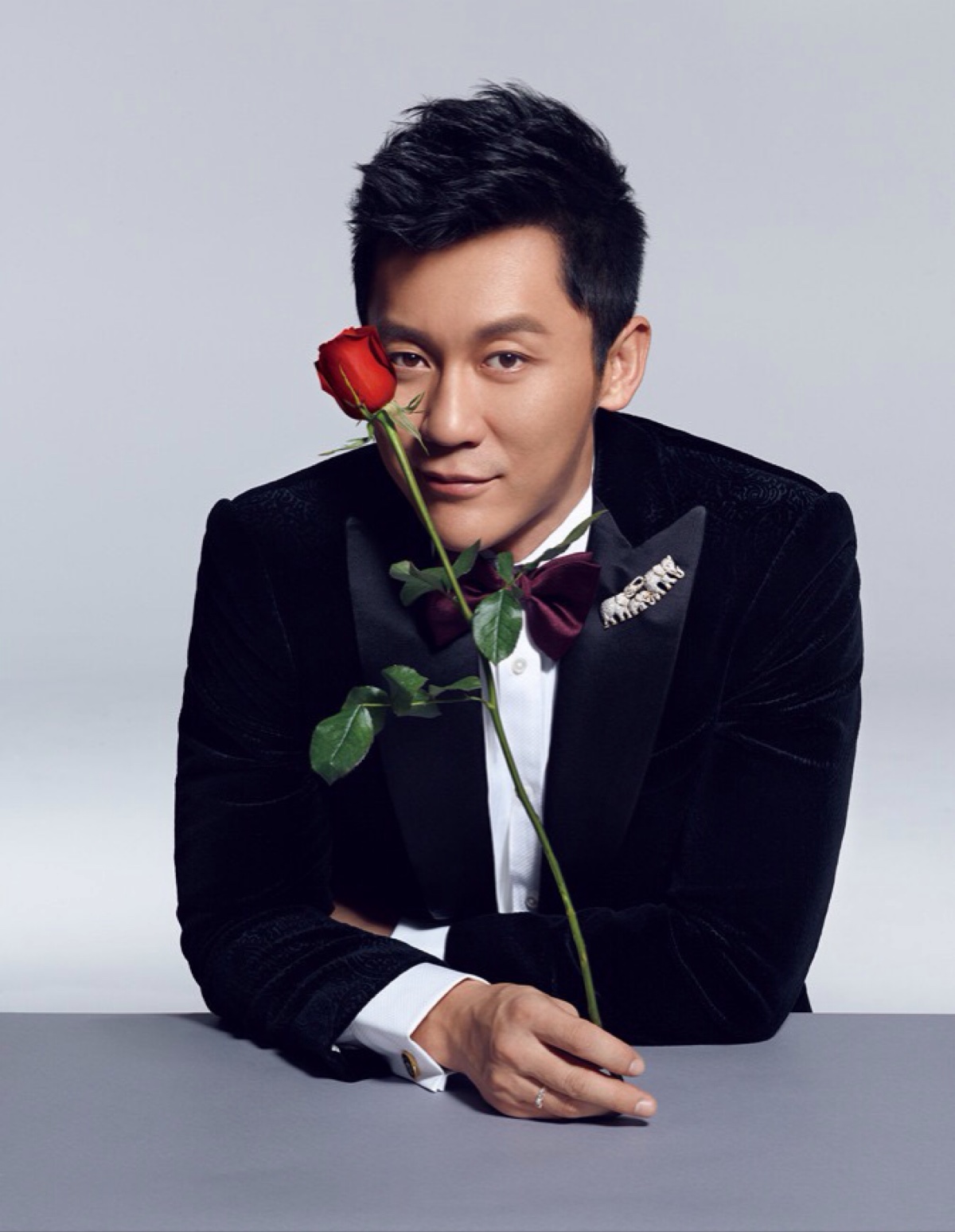 李晨近照满脸沧桑发型凌乱瘦到让人不敢认,原因就是拍戏太辛苦!|李晨|范冰冰|新剧_新浪新闻