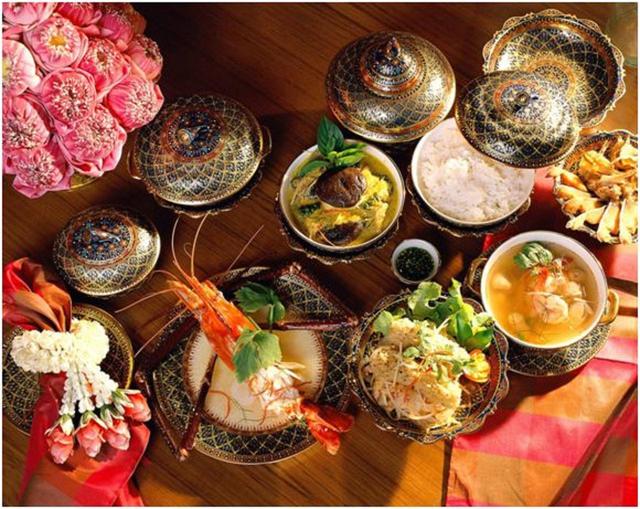 在泰国你只需要花费1000人民币你就能享受到这样的服务