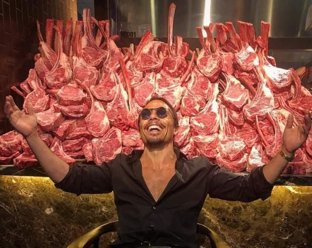 网红撒盐哥出事了,表演期间烧伤四人,面临倒店危机