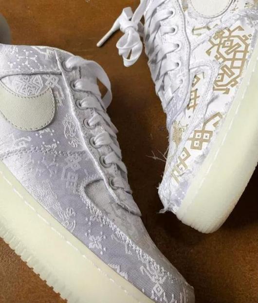 af1丝绸撕开以后是什么样子