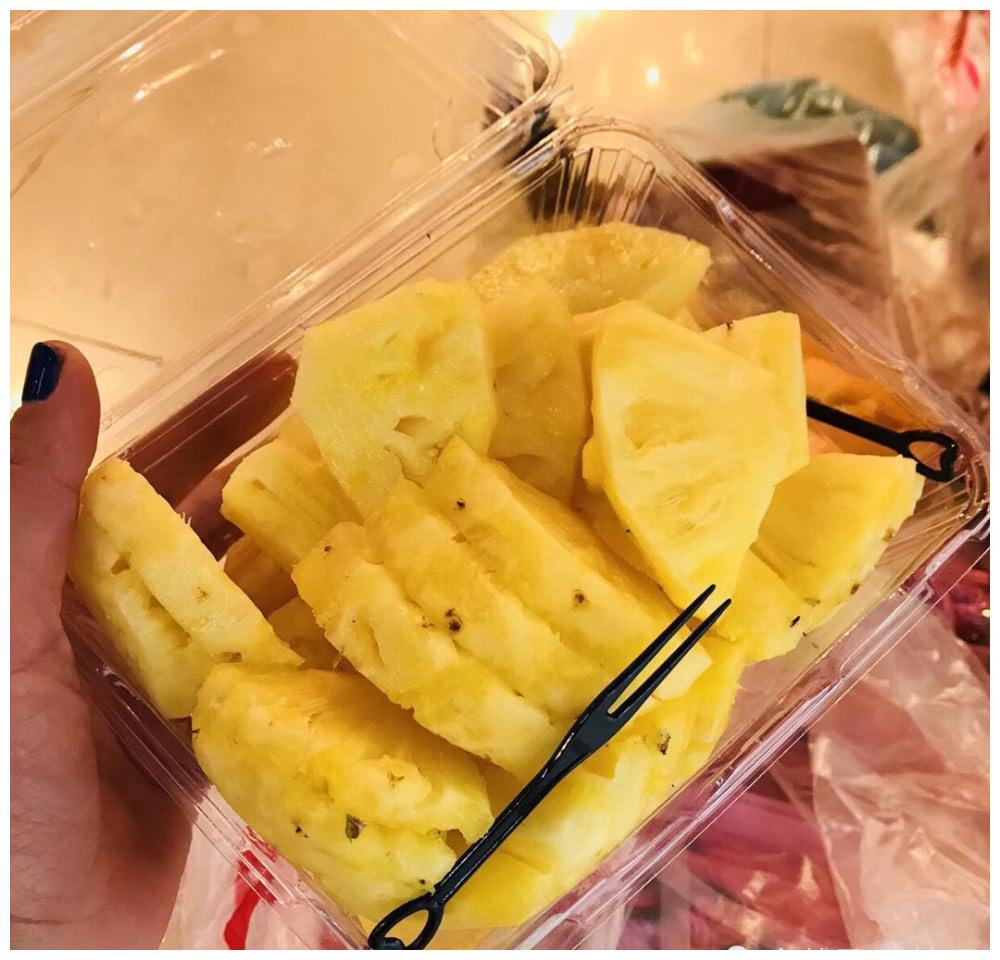 莫娃不喜欢家里的水果.这位辣妈妈的举动很实践.