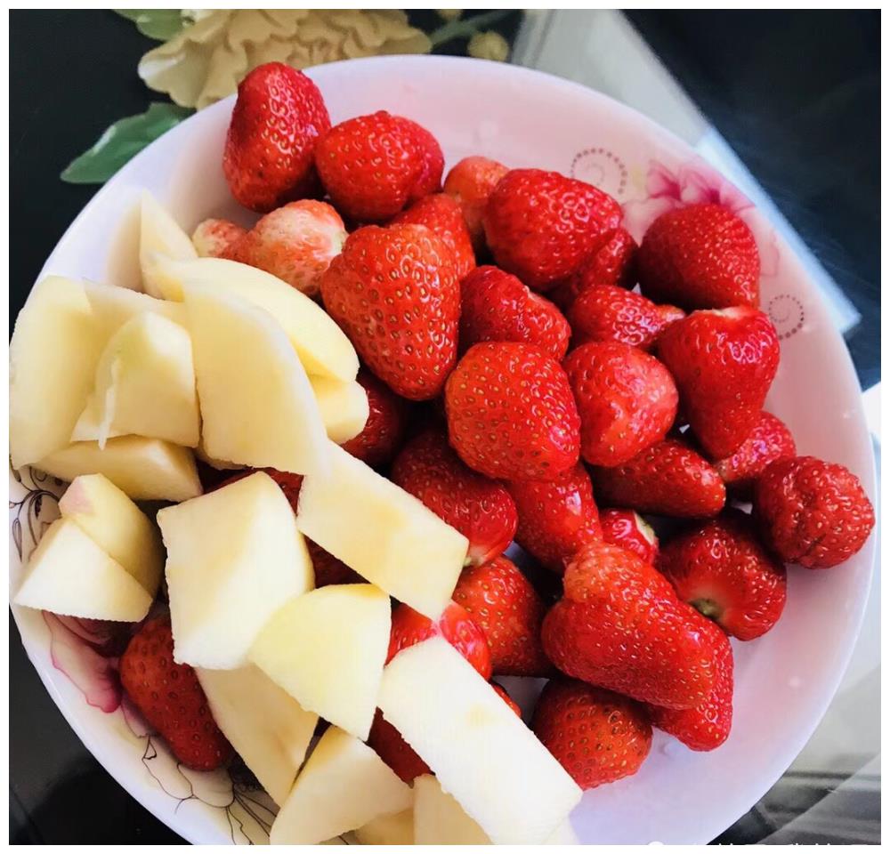 莫娃不喜欢家里的水果.这位辣妈妈的举动很实践.