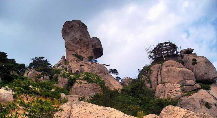 九仙山近观怪石嶙峋,千奇百怪,仿佛仙境一般