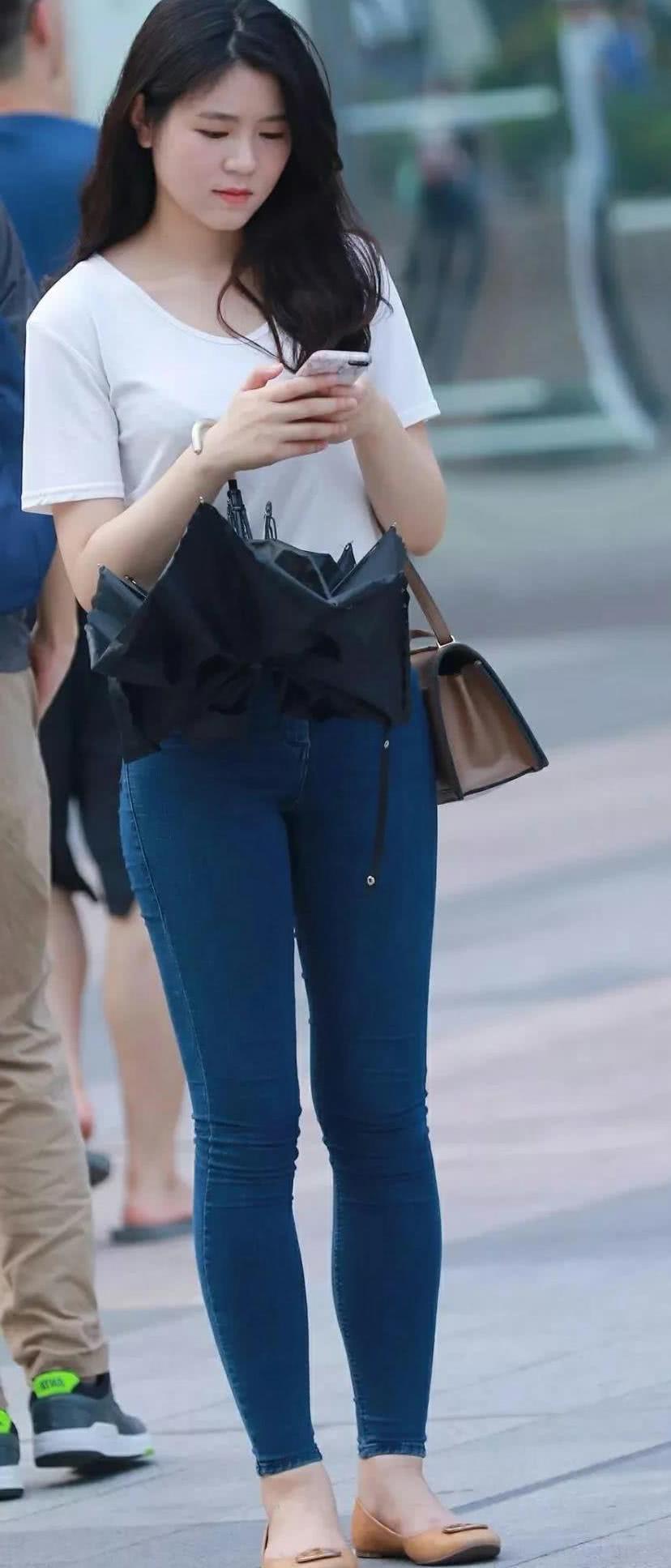 婴儿肥小姐姐最适合穿紧身牛仔裤恰到好处的紧绷感更有女人味儿