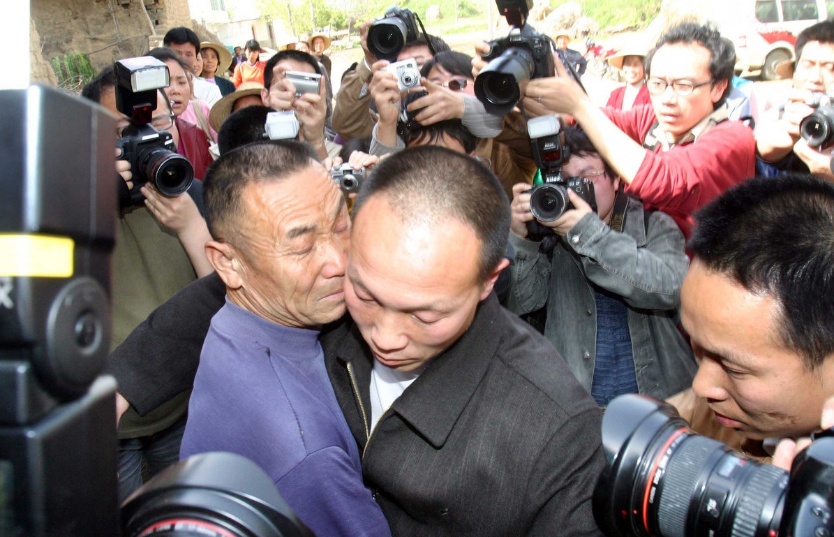 含冤入狱11年后,妻子"复活",他"一家人全毁了"