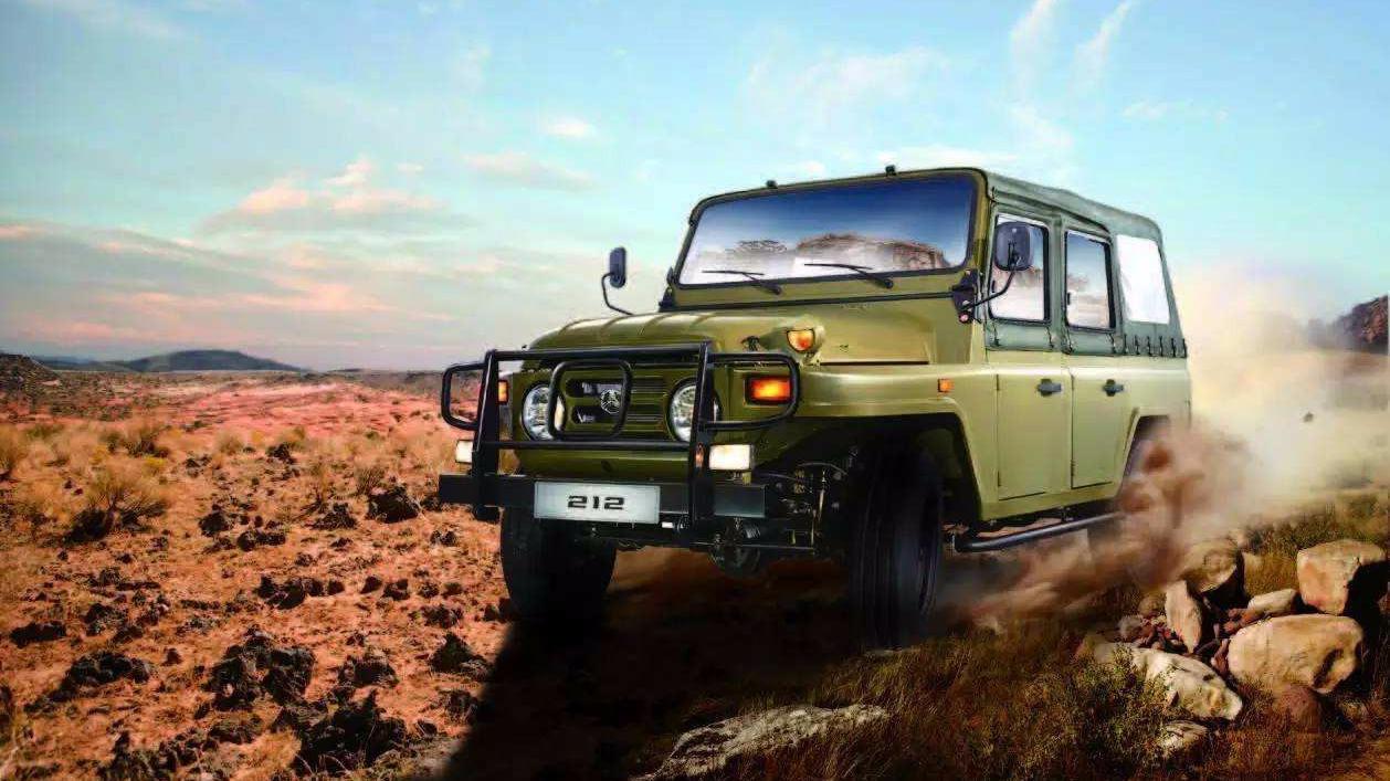 首台北汽bj 212柴油版发车预售价高达10万看了别生气