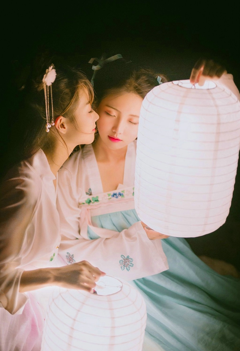 夜晚古装灯光清丽佳人漂亮姐妹花写真集 @微相册 @微博摄影