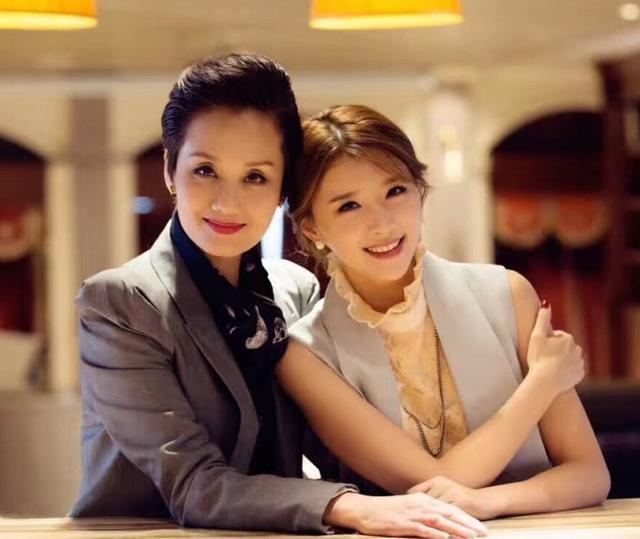 到了李颖这个年纪,对于能不能大红大紫都不重要了,最重要的是家庭幸福