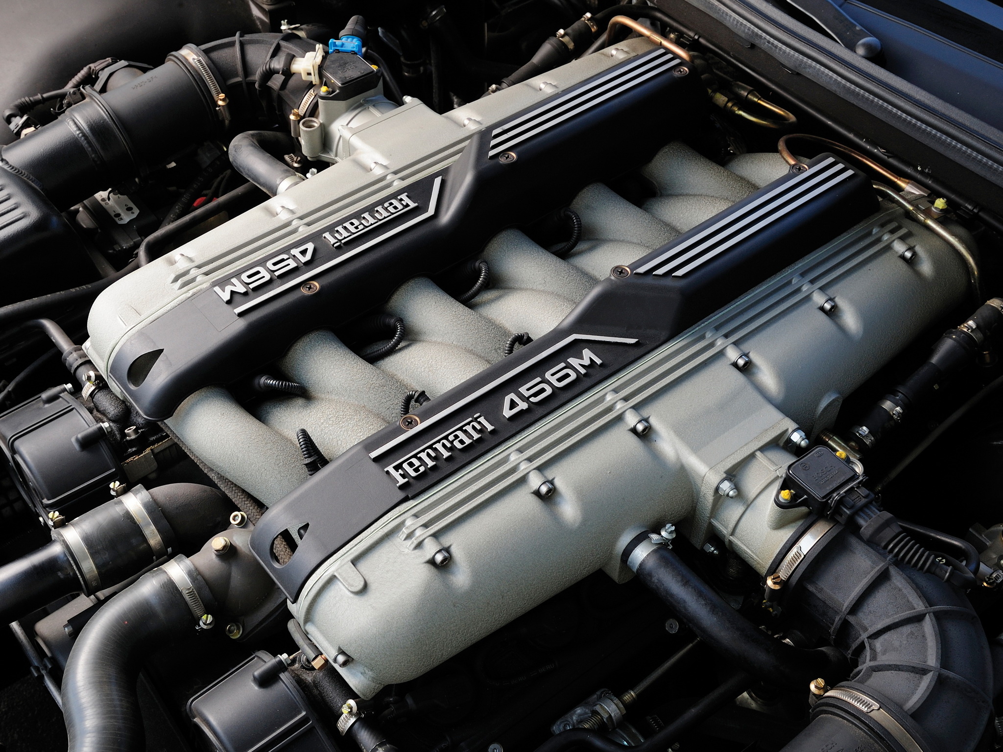 法拉利v12发动机车型图片