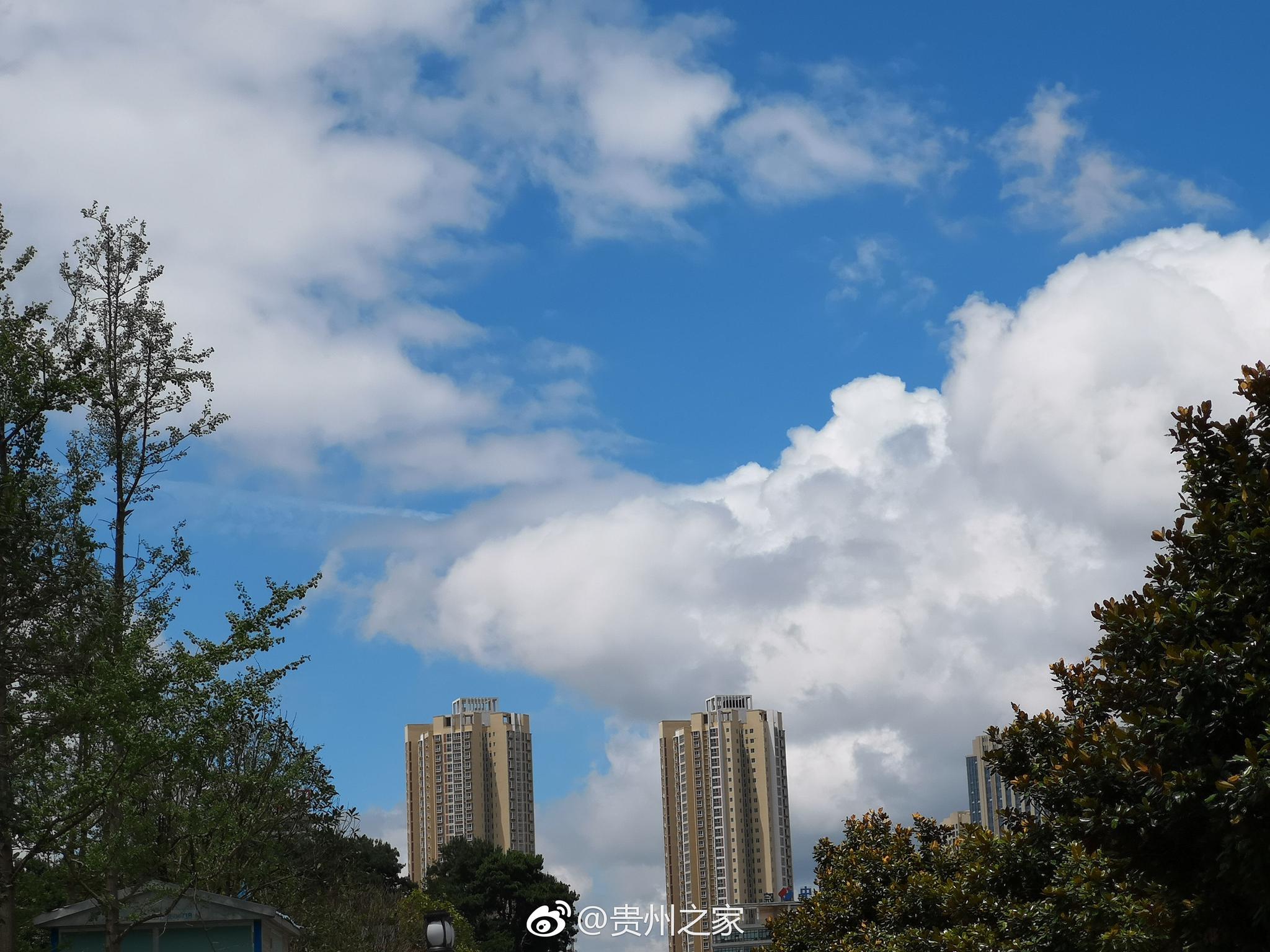 贵阳连续一周的暴雨,暴雨之后总会天晴~今天贵阳的天空美得不像话