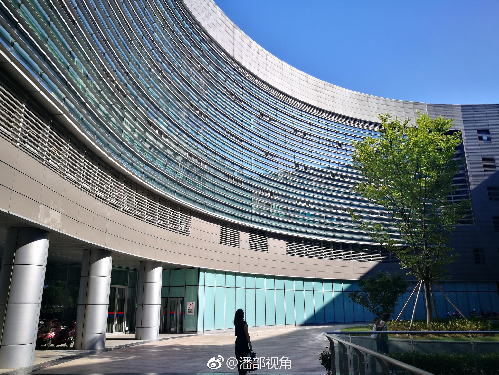 周末的宜兴东氿,蓝天下的一座新城,尽现高大上.