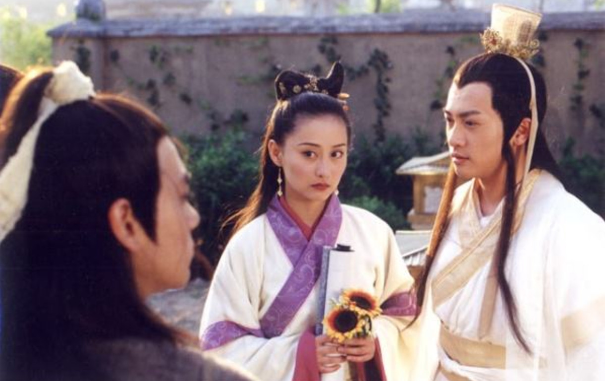 虽然主演吴磊的名字被挂在新版《绝代双骄》的演员表里,却依旧不敢让