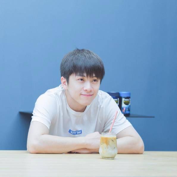 的年轻艺人了,按照我先前说的五个等级,第一等级的肯定是张杰,华晨宇