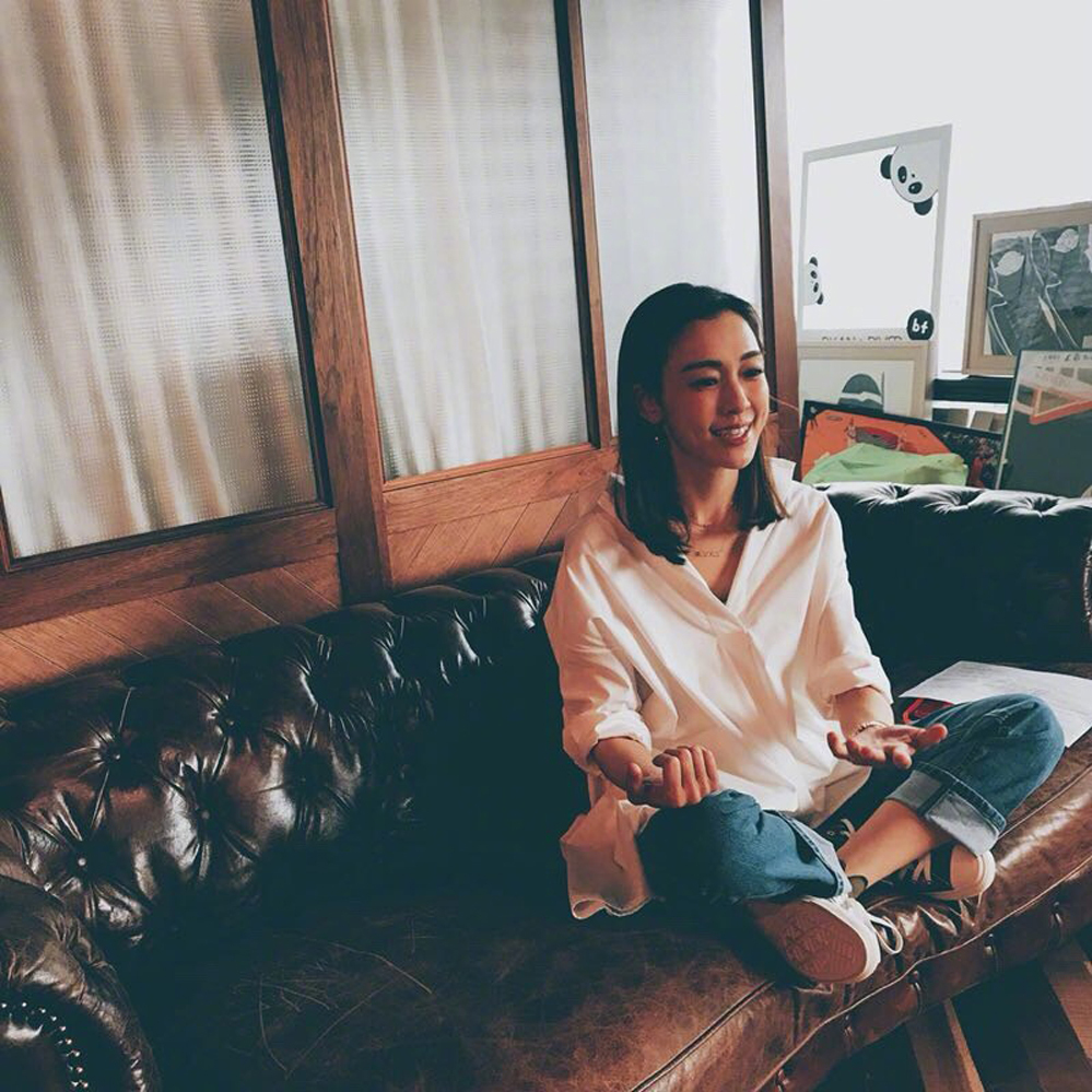 范玮琪自勉以礼待人天大地大自己很渺小