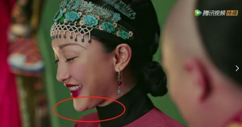 揭开盖头的那一刹那,周迅姐姐的两个下巴也漏出来了,想想真是岁月不饶