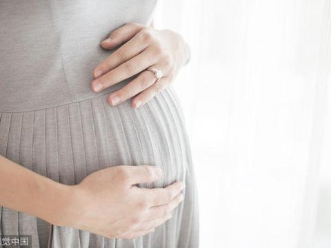 孕后期腰酸时 应该站着还是坐着 孕妈你做对没