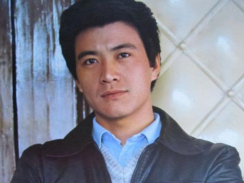 快被遗忘的男演员，40岁时妻子女儿被杀害，如今64岁过成这样|周里京_新浪新闻