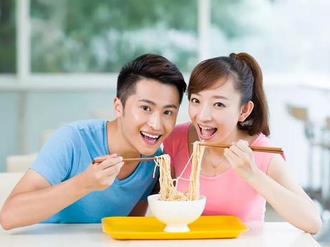 心理测试:你吃面的动作是哪一个,测你会是怎样的性格|性格|情人|汤勺_新浪新闻